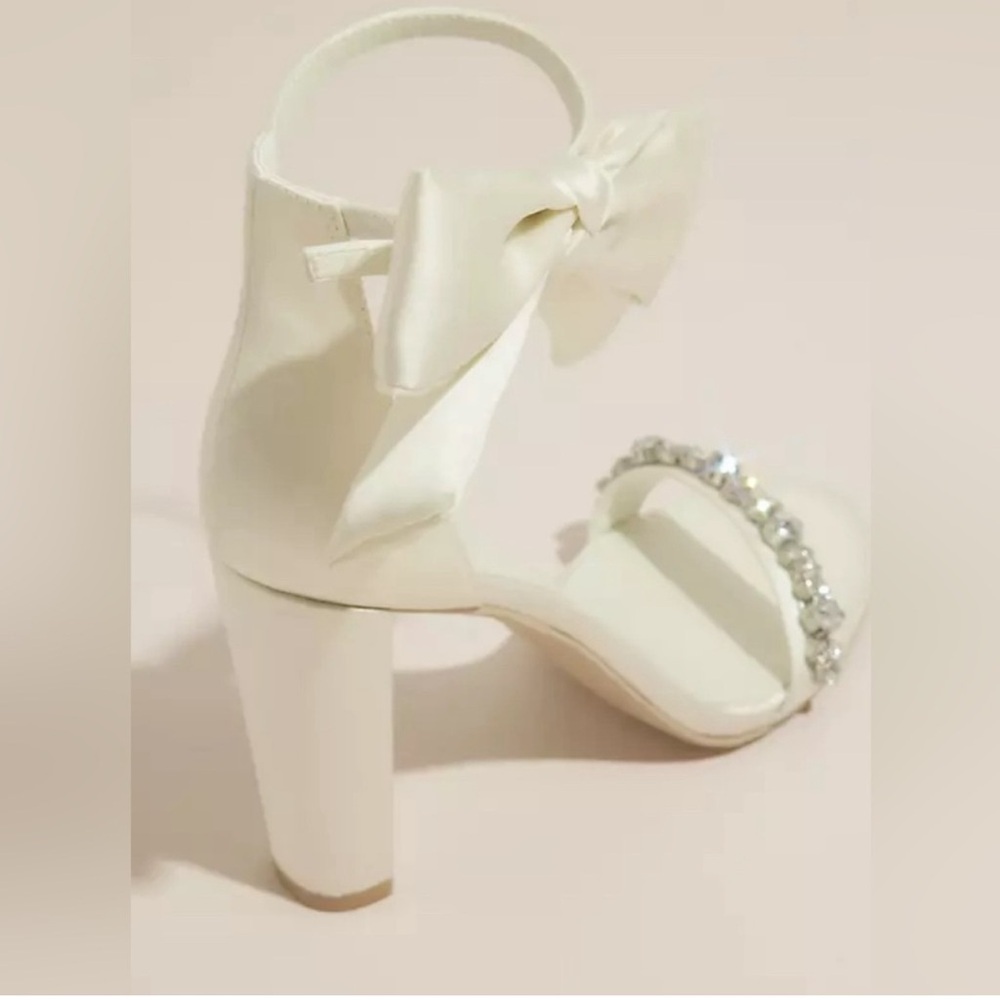 Oleg Cassini Melanie Crystal Strap Heels Sandals Size 7 NEW - Picture 6 of 10
